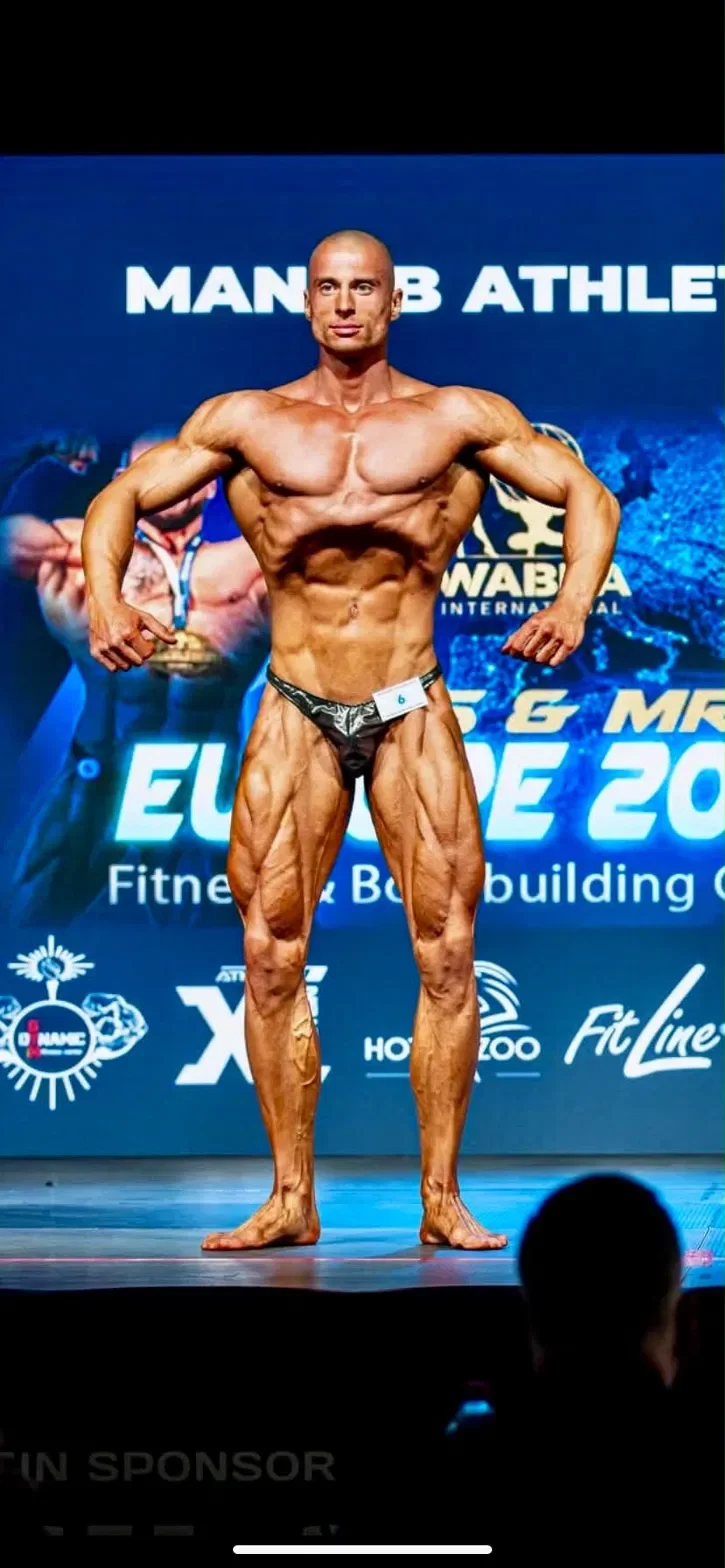 Stage pose