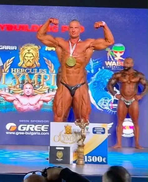 Stage pose