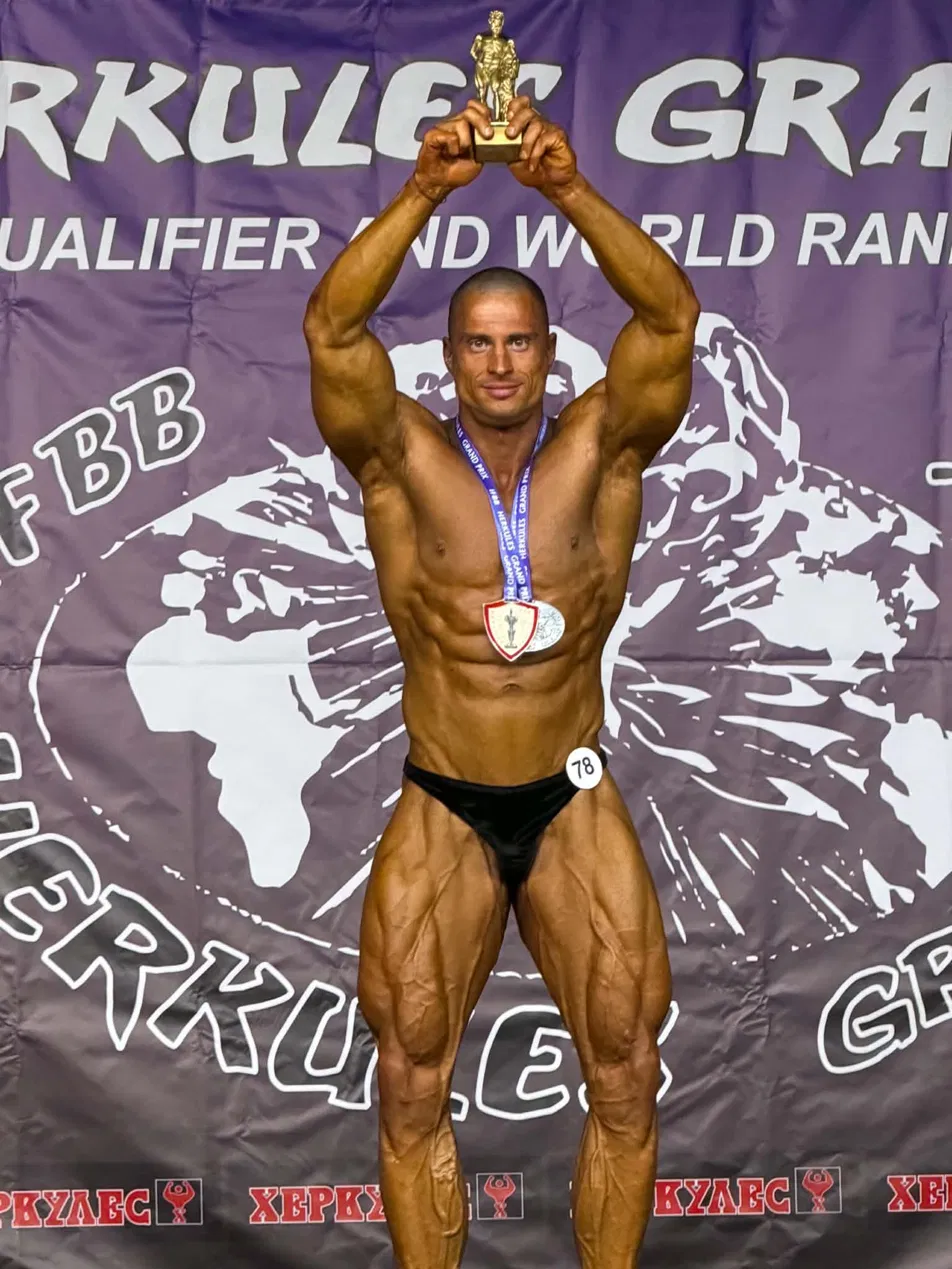Stage pose